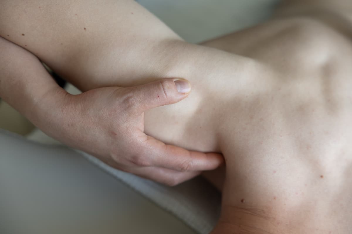 Technique ostéopathique pour les douleurs articulaires